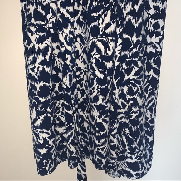 BCBGMaxAzria white & navy wrap dress size M - Picture 10 of 13